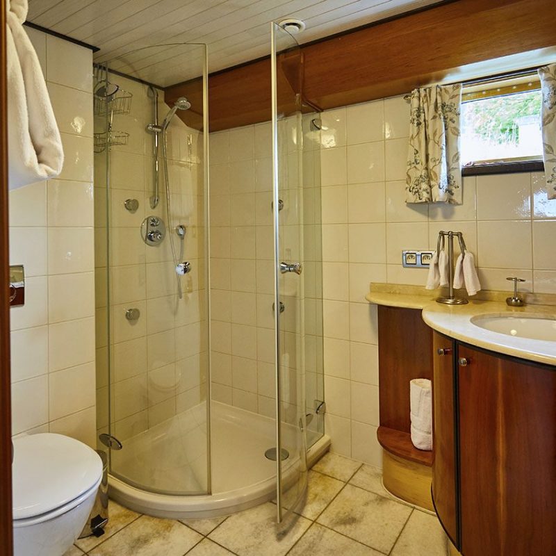 Cest La Vie - Luxury Hotel Barge