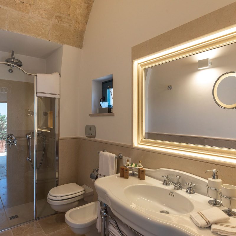 countryhouse-casa-piccola-bathroom-puglia-villa-countrybred