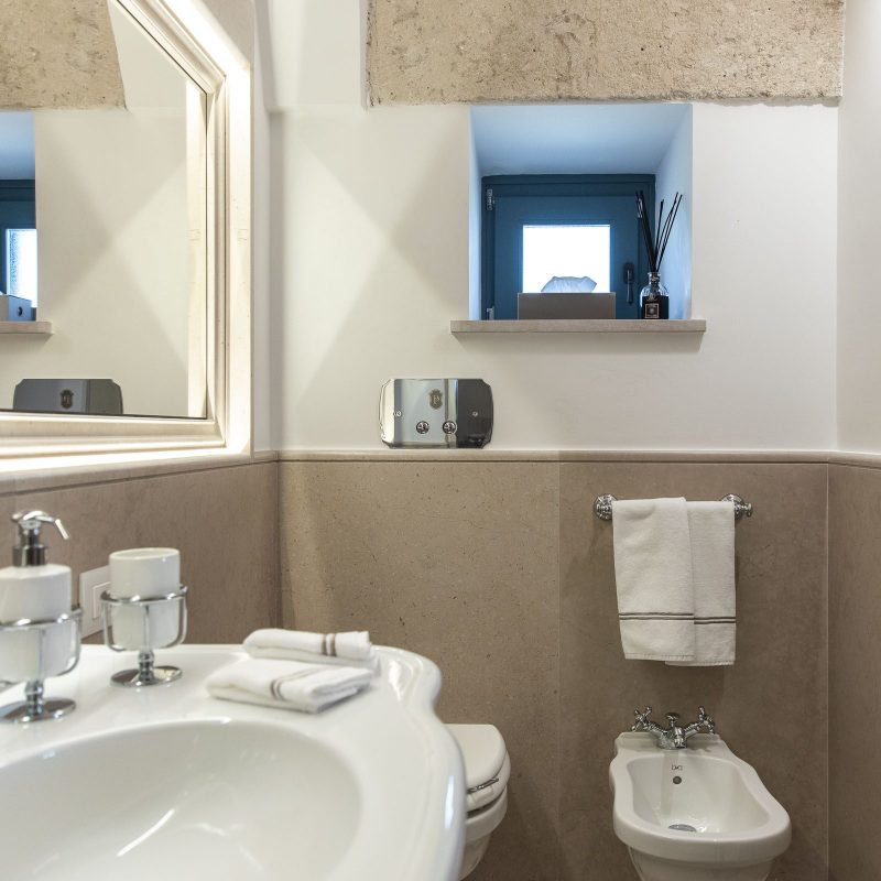 countryhouse-casa-piccola-bathroom2-puglia-villa-countrybred