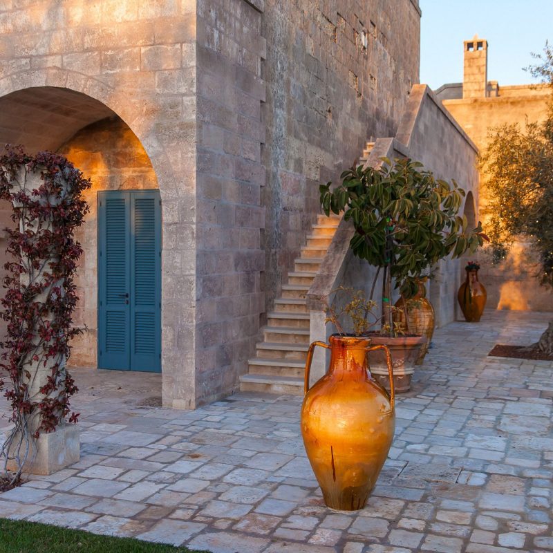countryhouse-puglia-casa-grande-villa-courtyard-countrybred